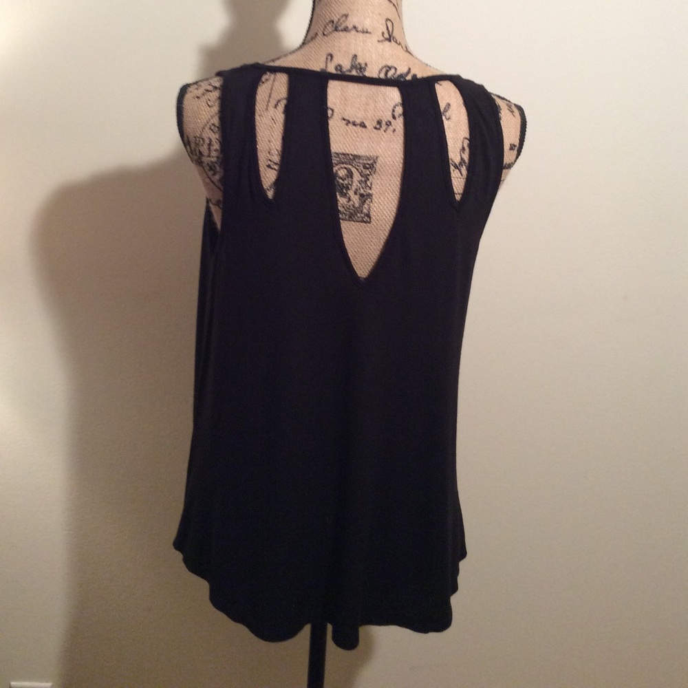 🎈2/$20 H I P Scoop Neck Tank w/ Back cut outs